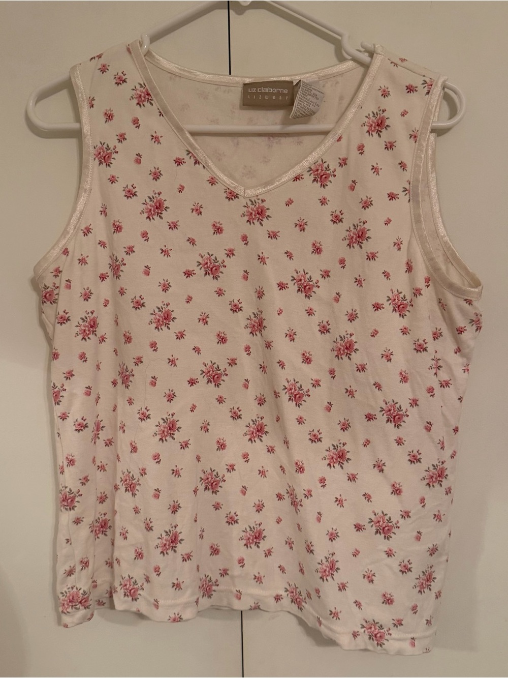 Liz Claiborne Cream Floral Sleeveless V-Neck Top 100% cotton
